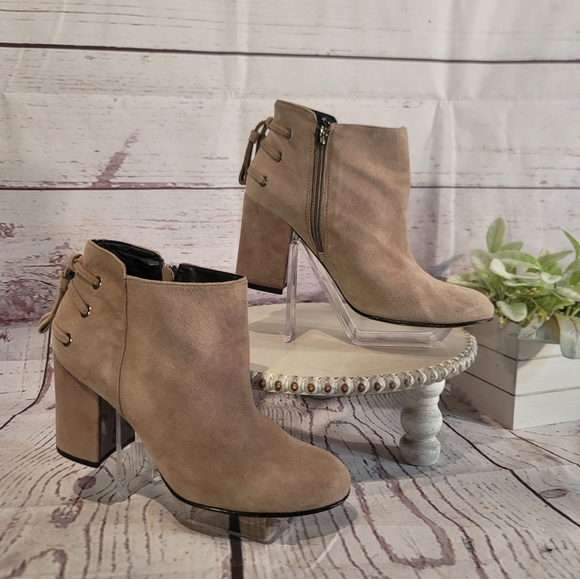 Rachel Zoe Twiggy Tan Suede Ankle Booties Size 8M - Picture 1 of 14